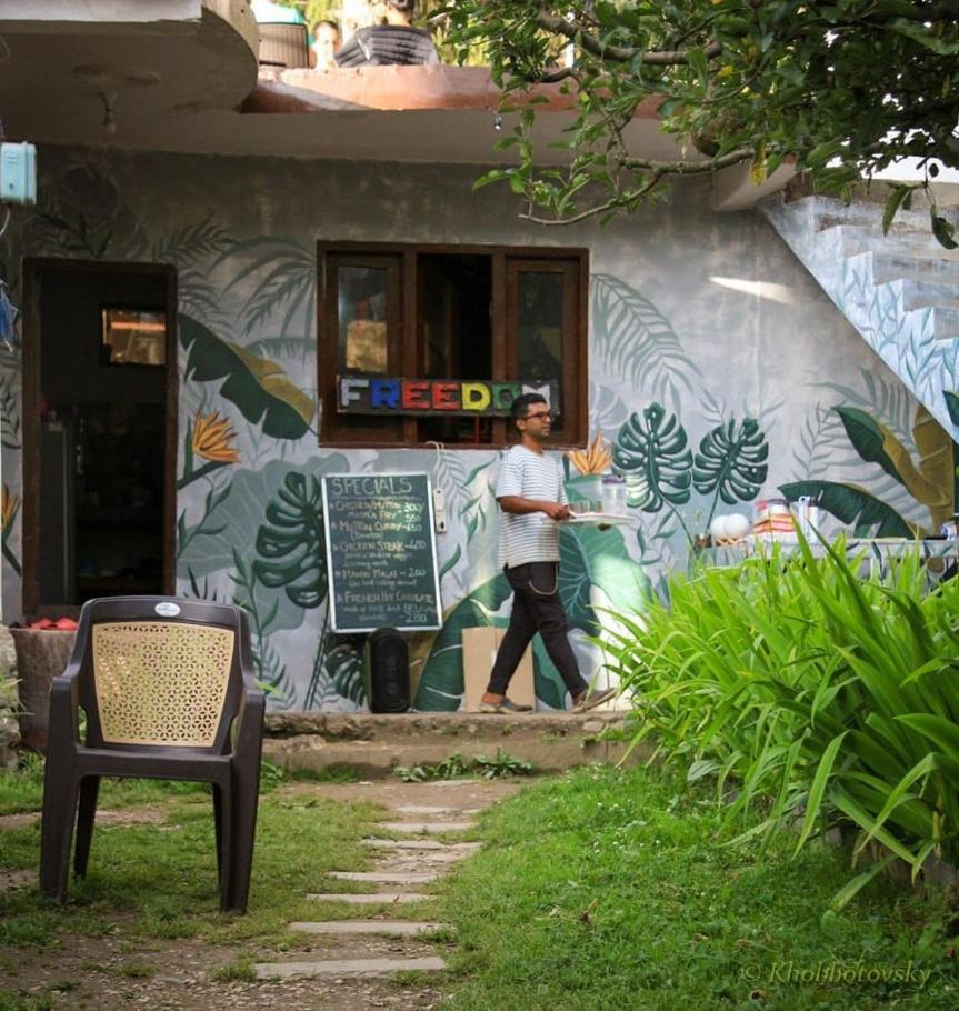 Freedom Cafe Hotel Kalgha Exterior photo